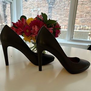 Black leather pumps 🖤 banana republic size 6.5